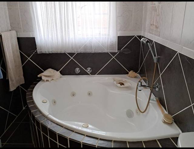 3 BEDROOM TOWNHOUSE FOR SALE IN NOORDHEUWEL